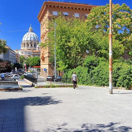 Magenta Vaticano Fornaci Rome Ruang foto